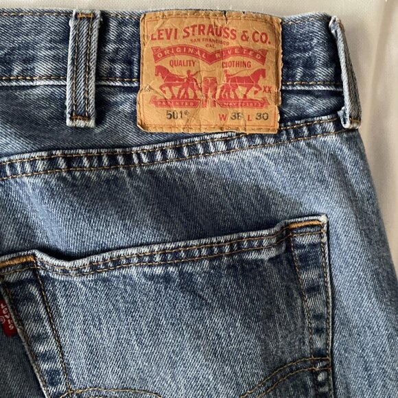 Levis 501 Button-Fly Blue Jeans W35 L30 Straight Fit Vintage Denim - Picture 5 of 13